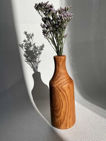Wedelia. Le vase en forme de bouteille en bois de chêne rouge 3