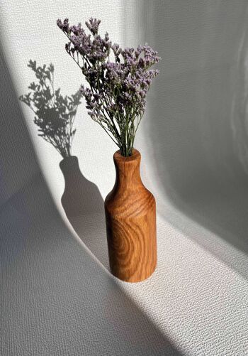 Wedelia. Le vase en forme de bouteille en bois de chêne rouge 4