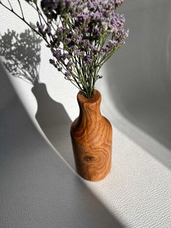 Wedelia. Le vase en forme de bouteille en bois de chêne rouge 6