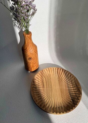 Wedelia. Le vase en forme de bouteille en bois de chêne rouge 7