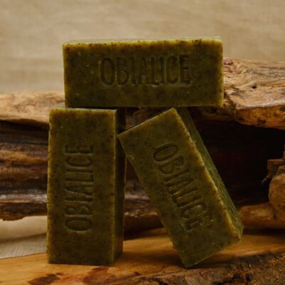 Balancing solid shampoo with nettle