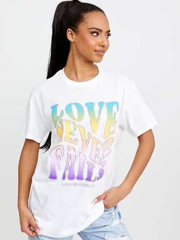 T-shirt imprimé graphique Love Never Fails 4