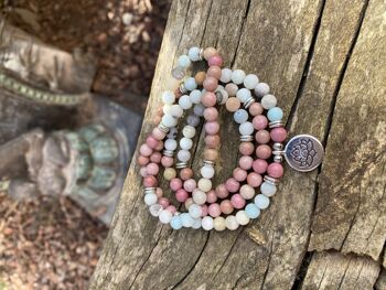 Bracelet Mala 108 perles en Amazonite, Rhodochrosite et médaille symbole fleur de Lotus 2