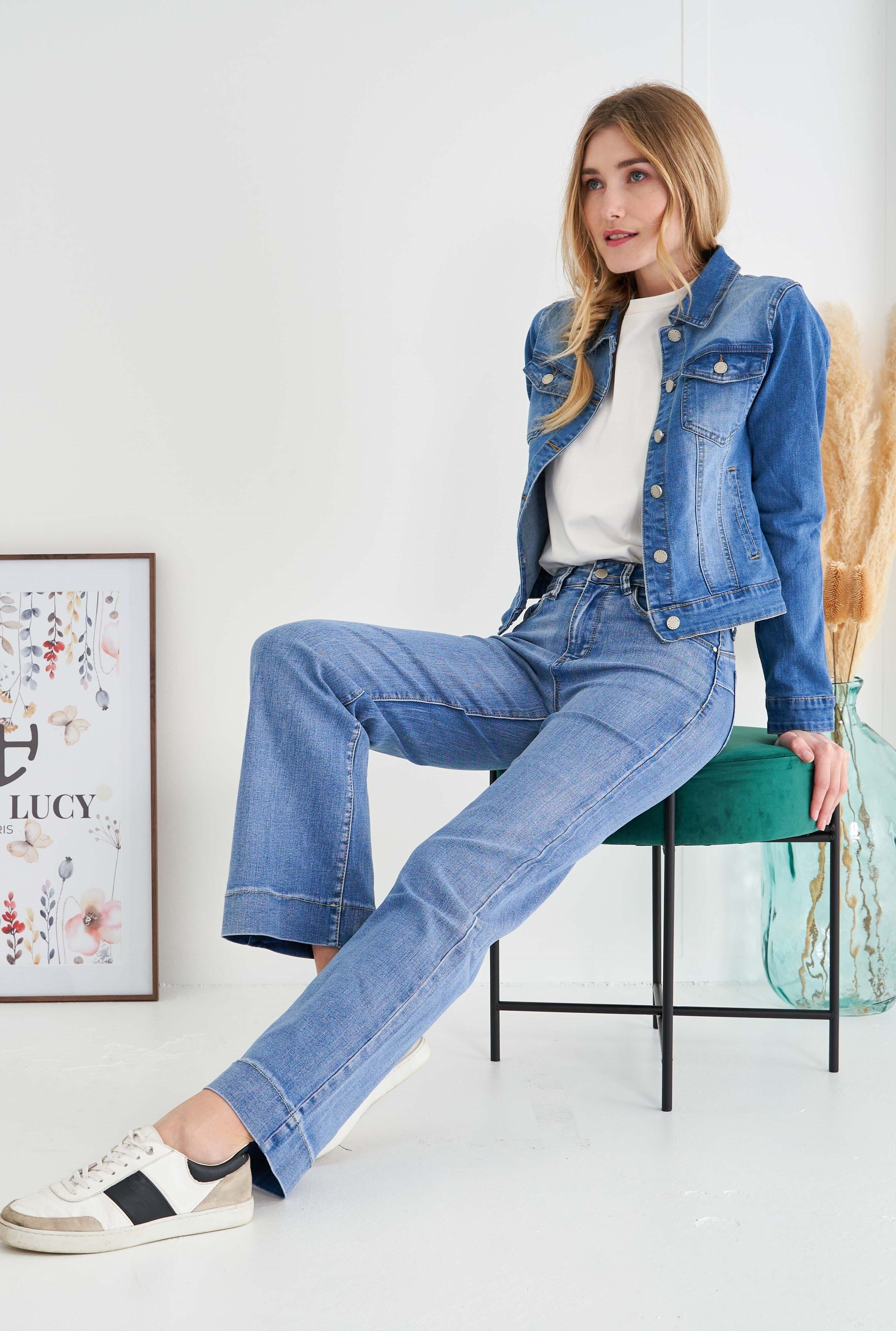 „Leonie“ Jeans mit weitem Bein – verblasst