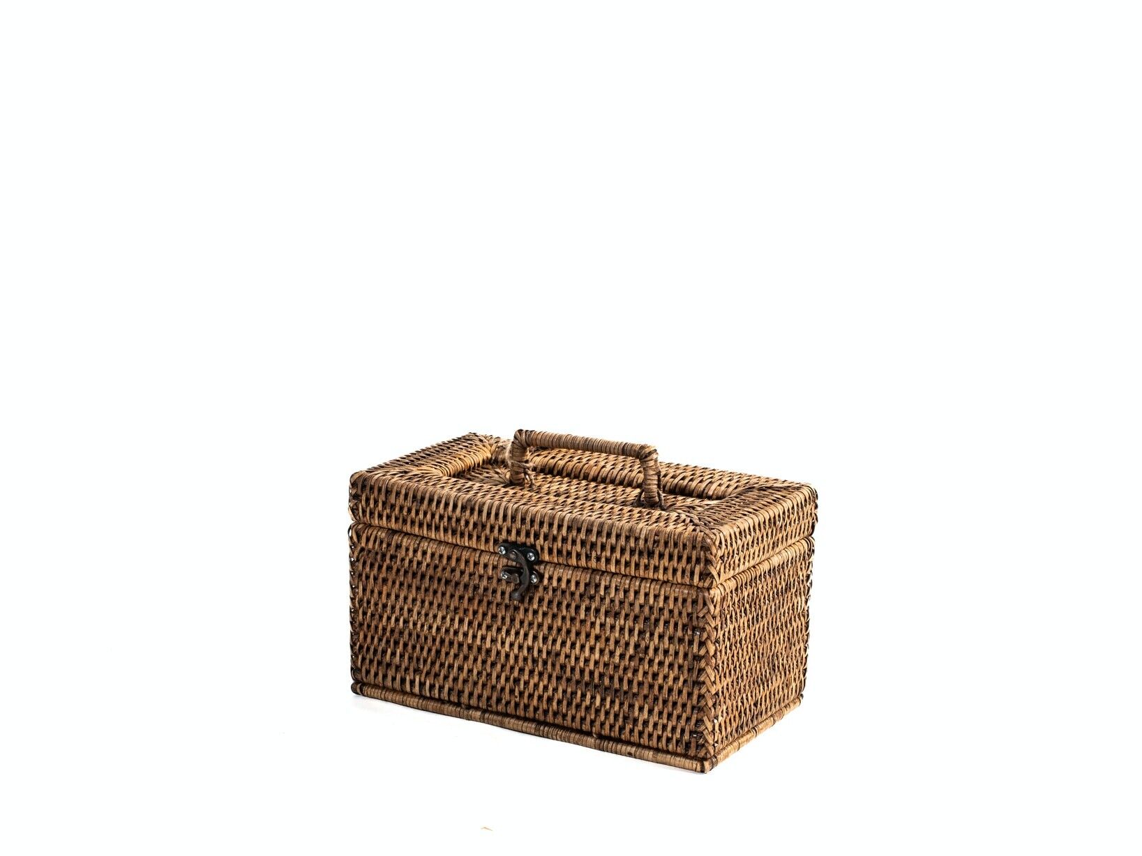 Scatola in rattan con manico e chiusura con gancio in metallo cm 25x15x14.