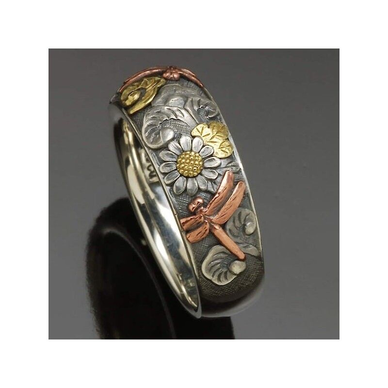 Anillo vintage de libélula con flor tallada