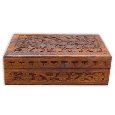 Caja de madera tallada antigua