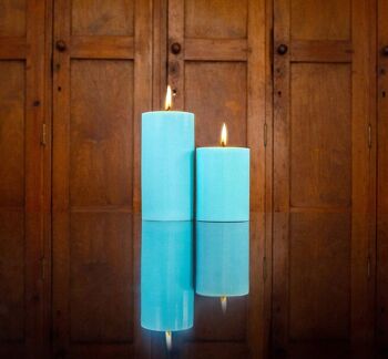 Bougie pilier bleu poudré SOLID de 15 cm de haut 2