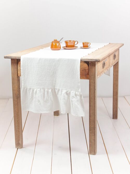 Linen ruffled table runner in White - 40x200 cm / 16x79"