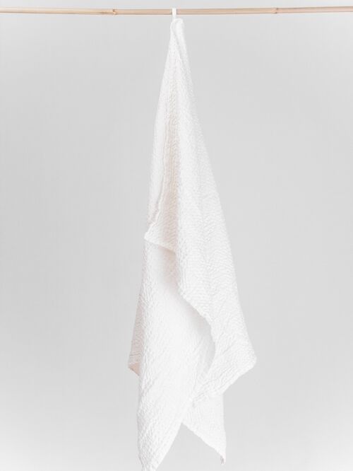 Linen waffle towel in White