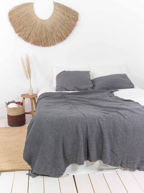 Linen waffle blanket in Charcoal - King 260x220