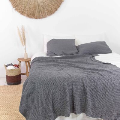 Linen waffle blanket in Charcoal - King 260x220
