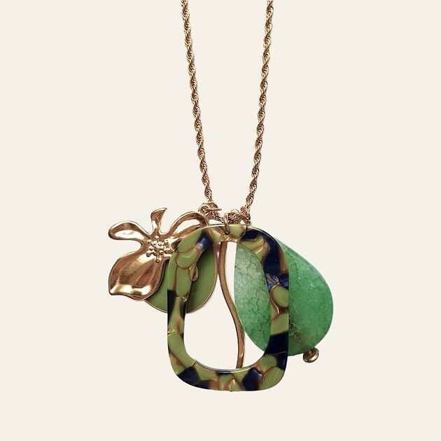 Kalixte-Halskette, Blumenanhänger aus Zamak, Harz und Chrysolith-Naturstein