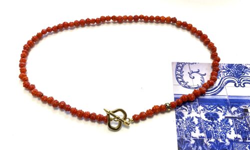 Necklace coral with heart lock