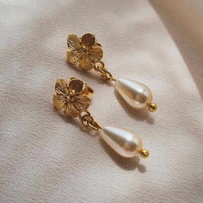 Boucles d'oreilles pendantes fleurs or et perle goutte de nacre style vintage romantique, modèle Darling