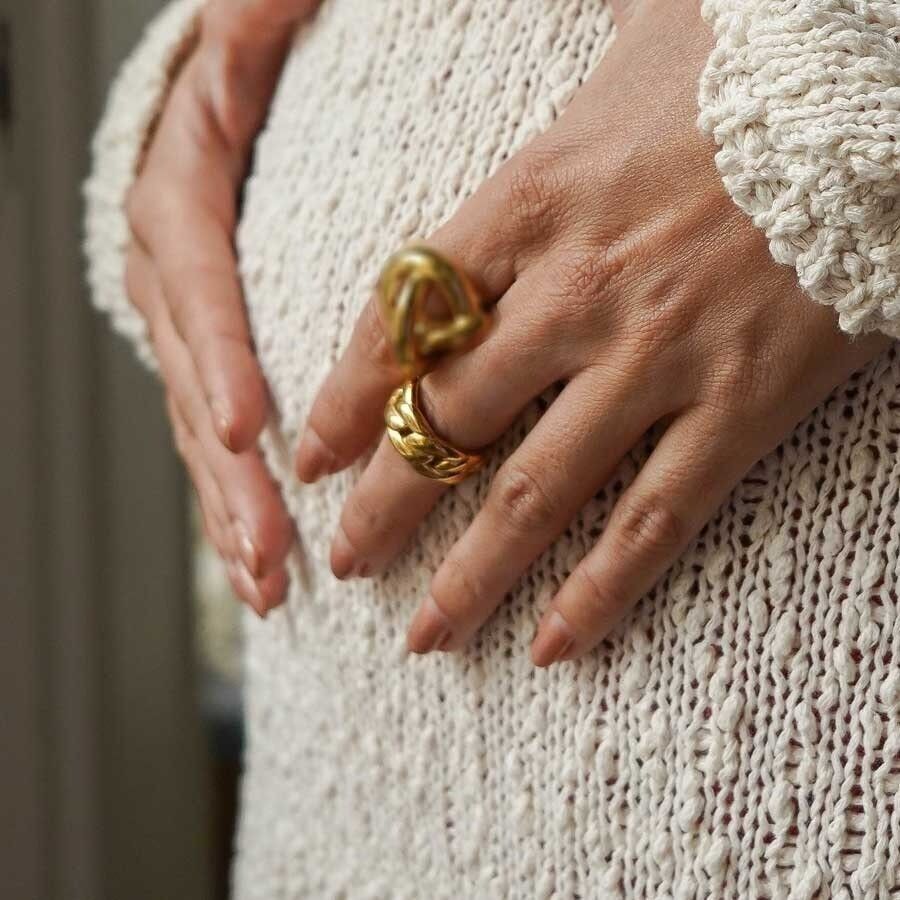 Anello in acciaio inossidabile con ampia catena barbazzale in argento dorato