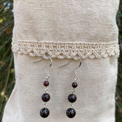 Dangling earrings with 3 balls in natural Garnet