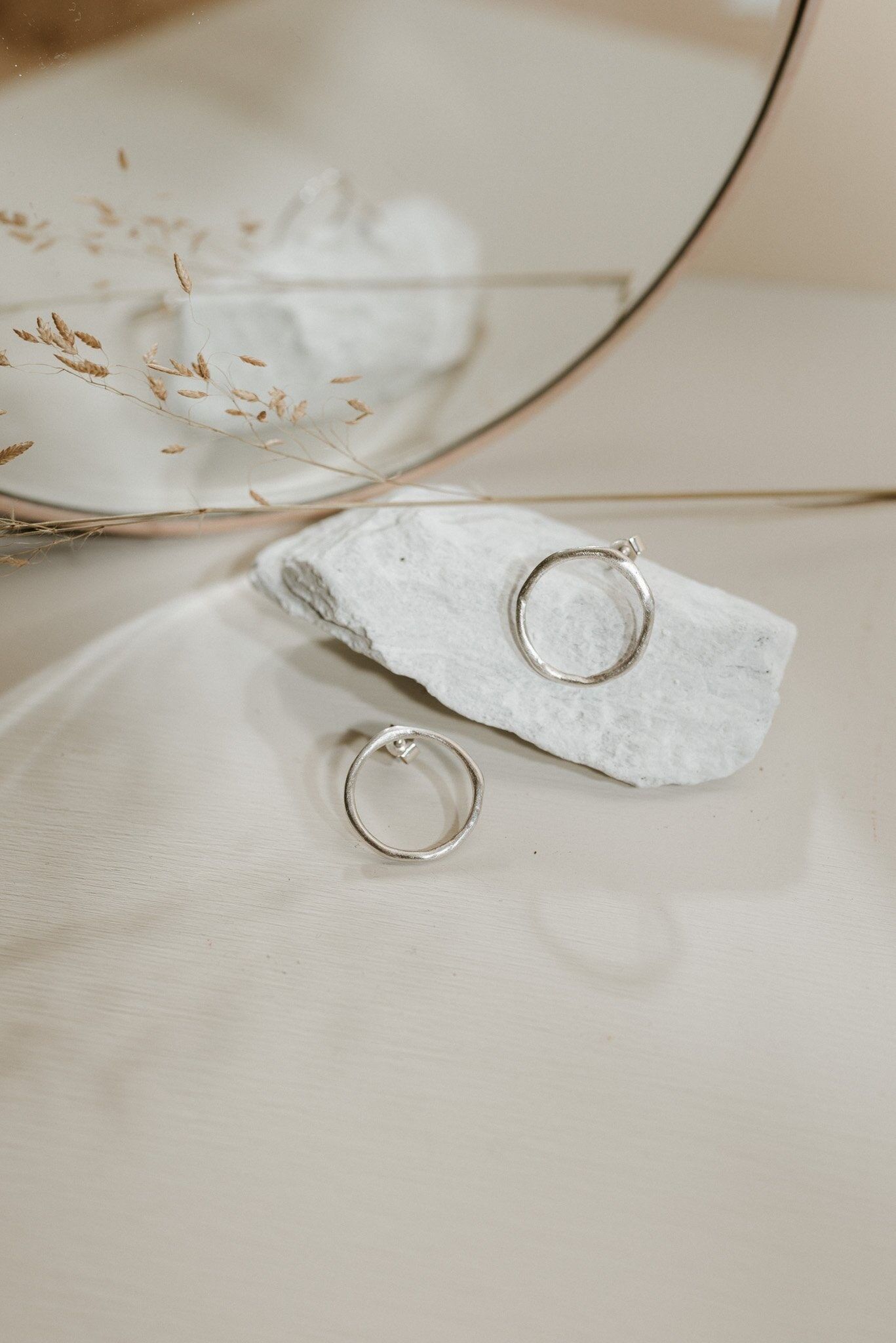 Orecchini a lobo a cerchio aperto (argento) - Sì