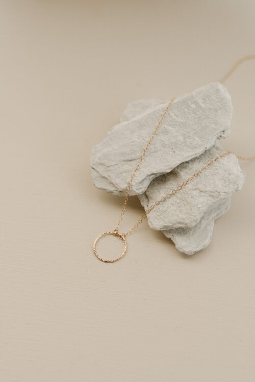 Textured Circle Necklace (Gold)