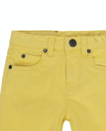 Bermuda cinq poches garçon en sergé élastique jaune clair à cinq poches. (2a-16a) 3