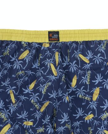 Maillot de bain homme imprimé palmiers et planches de surf en bleu et jaune sur fond bleu marine. (XS-XL) 3