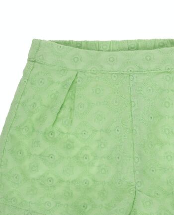 Short bébé fille vert clair en coton brodé suisse. (3M-48M) 3