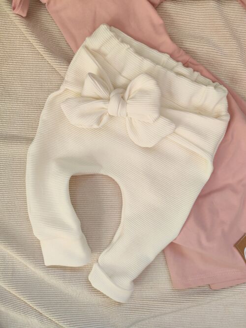 Ribbed Creamy White Baby Pants With A Bow