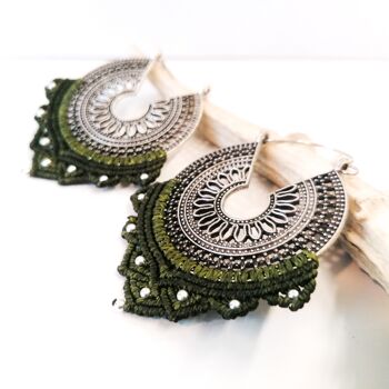 Boucles d'oreilles MANDALA - Macramé - argentées / Kaki 4