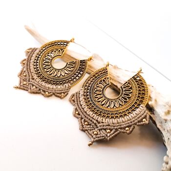 Boucles d'oreilles MANDALA - Macramé - dorées / Beige 2