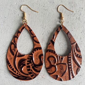 Boucles d'oreilles en relief en cuir vintage à texture creuse en forme de goutte classique 7