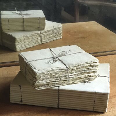 Carnet-liasse en papier parchemin uni façon livre ancien, épais 360 pages