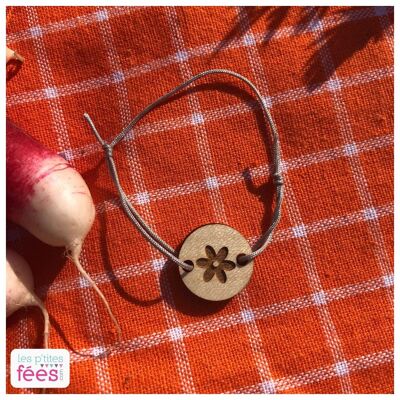 Pulsera medallón de madera grabada "Flor"