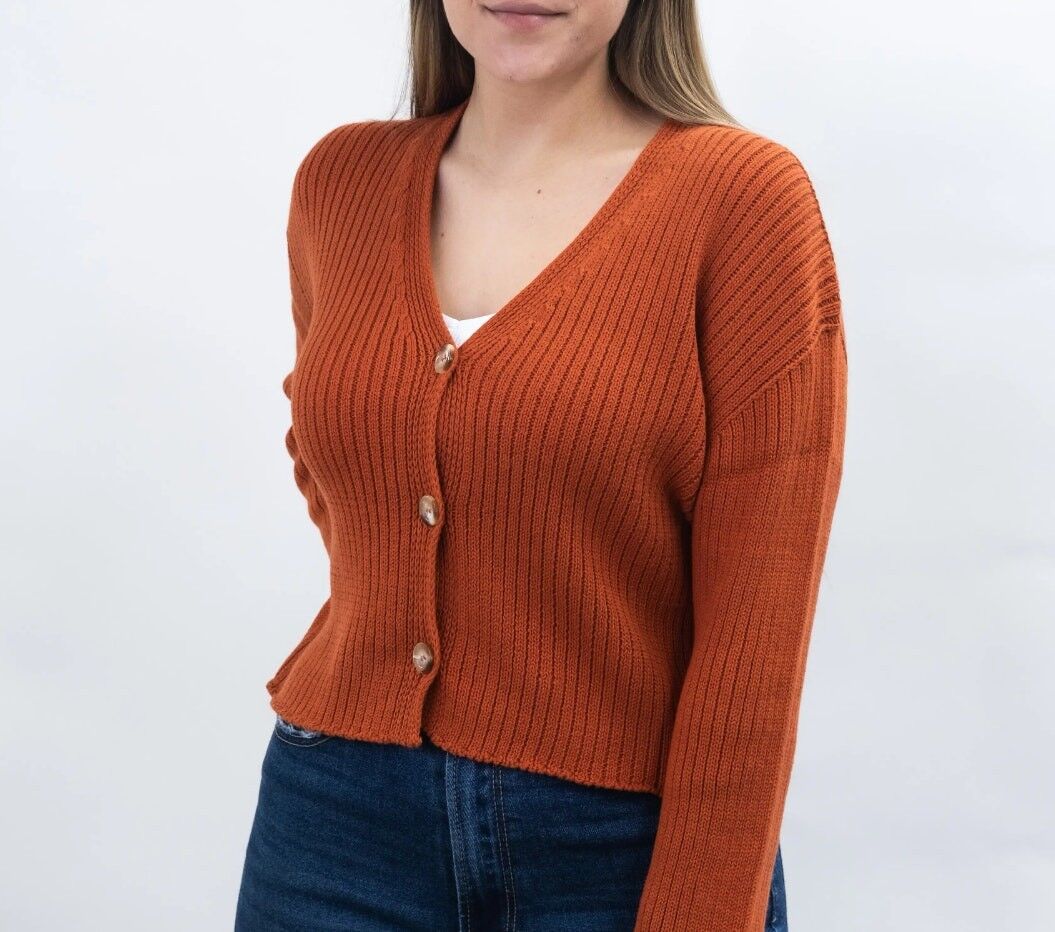 CARDIGAN MIT KNÖPFEN Fliese