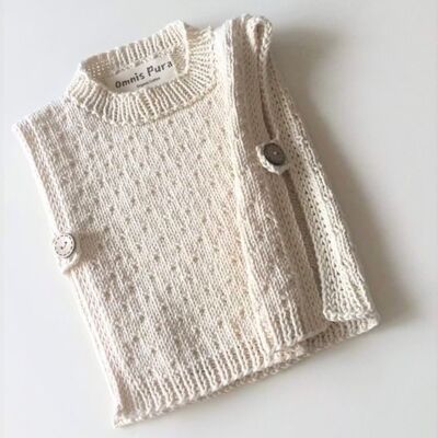 Gilet pour bébé de style armure tricoté à la main biologique