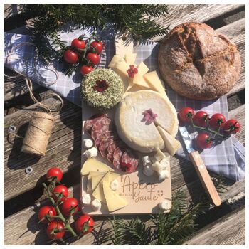 Planche à découper "l'Apéro dans la Yaute" (montagne, Haute-Savoie, station de ski, fromages) 2