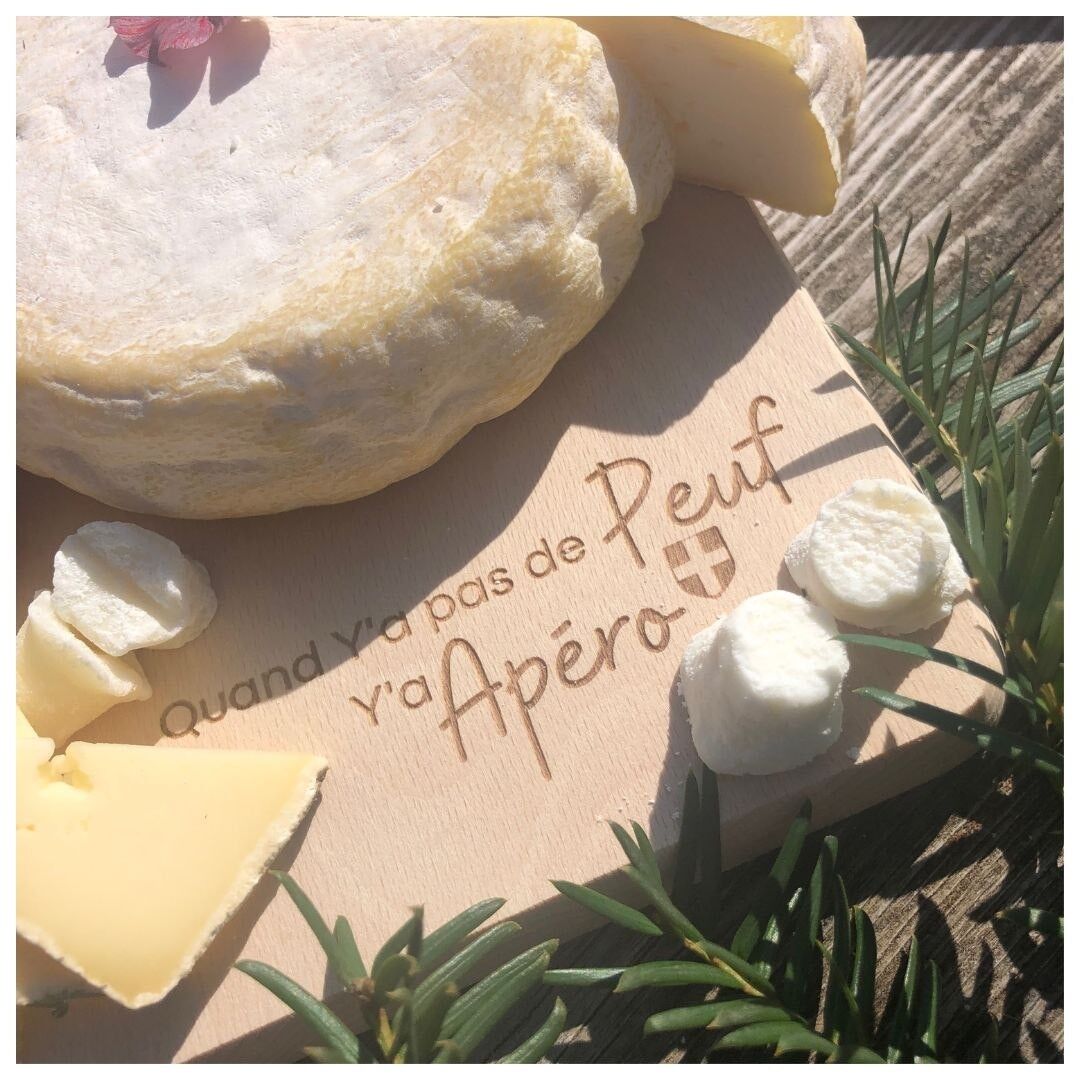 Tagliere "Apéro/peuf" (prodotti regionali, neve, stazione sciistica, montagna, inverno)