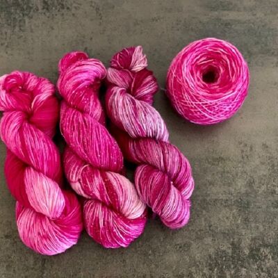 IL BACIO DI AFRODITE, lana tinta a mano, filo tinto a mano, diversi tipi di lana