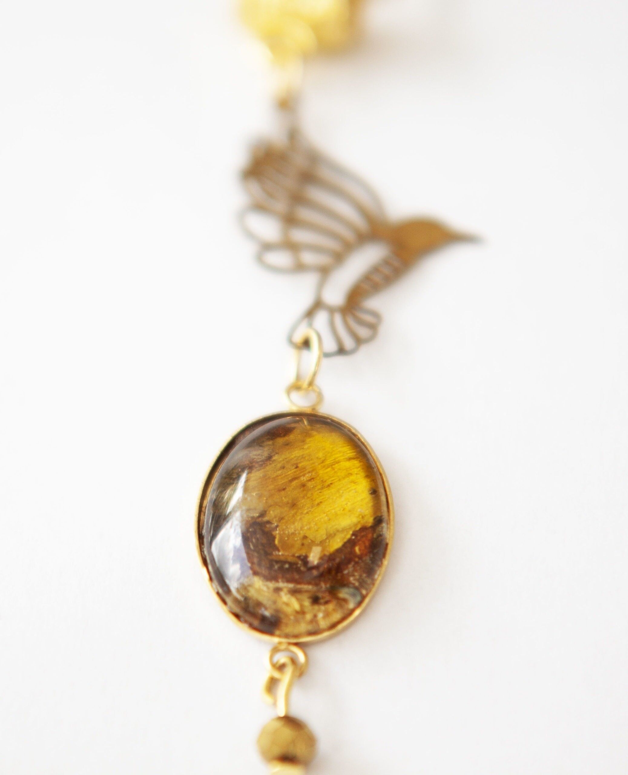 Plant bird picture pendant