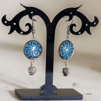 Boucles oreilles triskell feuille de chêne bleu