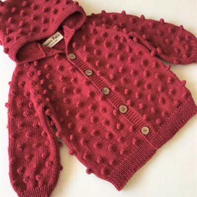 Handgestrickte Strickjacke aus Bio-Popcorn mit Kapuze