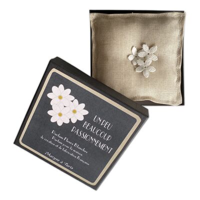 A little, a lot, passionately - Scented sachet - Large square - Ivory