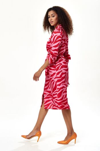 Robe chemise mi-longue à imprimé zèbre rose et rouge Liquorish 3