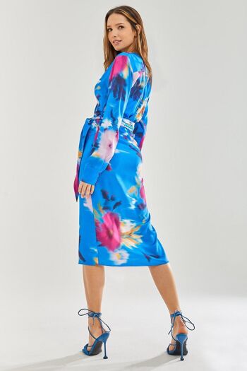 Robe mi-longue cache-cœur en satin à fleurs bleu Liquorish 7