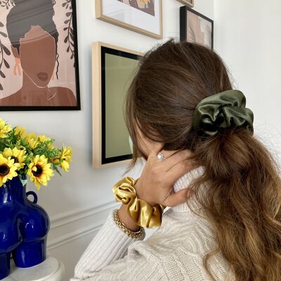 Satin velvet scrunchie 𝐀𝐋𝐁𝐀