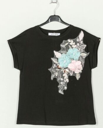 T-shirt à fleurs brodées. 1