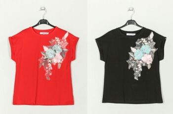T-shirt à fleurs brodées. 2