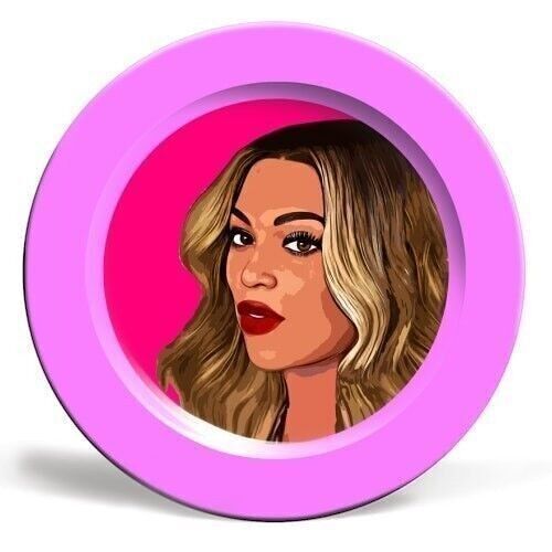 Piatti 'THE QUEEN B' di DOLLY WOLFE