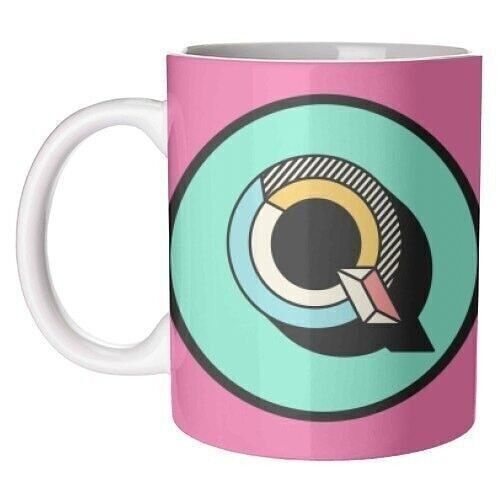 Mugs 'Q - Maximalist Bold Initial Design