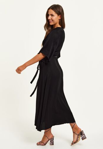 Maxi robe portefeuille noire Liquorish avec manches kimono 4