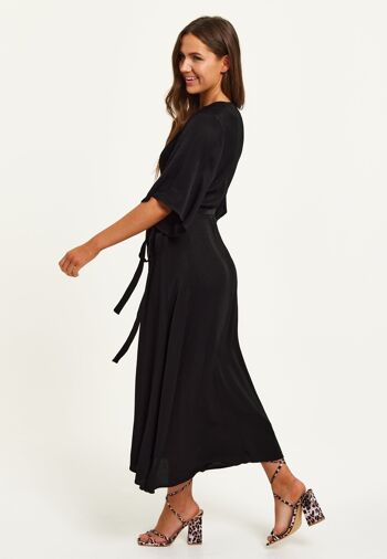 Maxi robe portefeuille noire Liquorish avec manches kimono 16